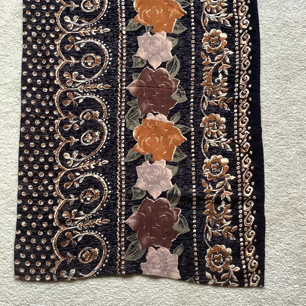 Rectangular Floral Scarf - Picture 5 of 8